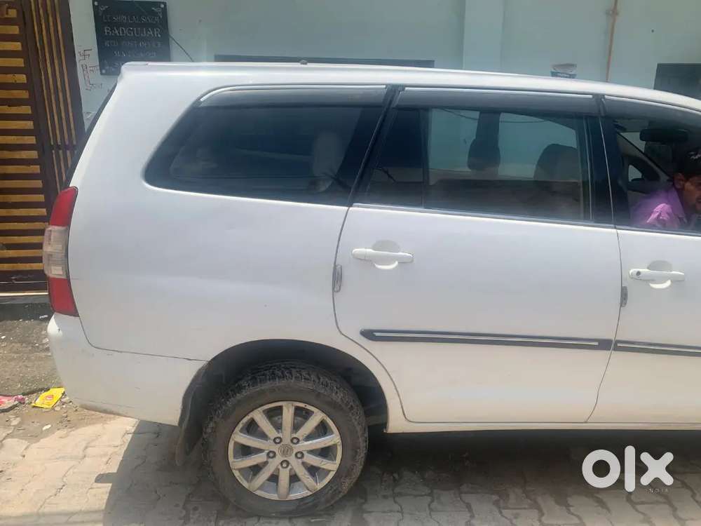 Toyota Innova 2013 Petrol 900500 Km Driven With Cng On Paper