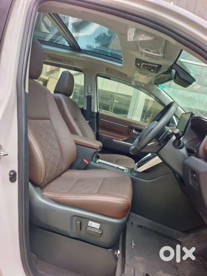 Toyota Innova Hycross 2.0 Zx (o) Hybrid 7 Str, 2023, Petrol