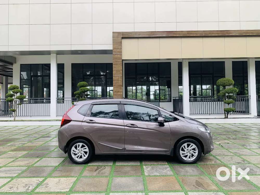 Honda Jazz 2016 Diesel V Mt Top Model Well Maintained First Owner