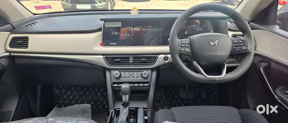 Mahindra Xuv700 2.2 Ax 5 Diesel At 7 Str, 2025, Diesel