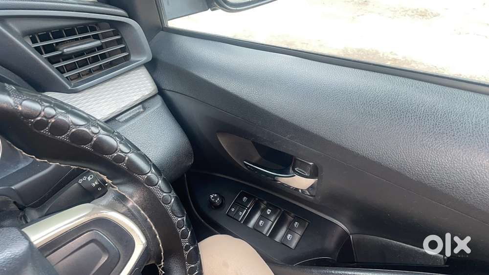 Toyota Innova Crysta 2016