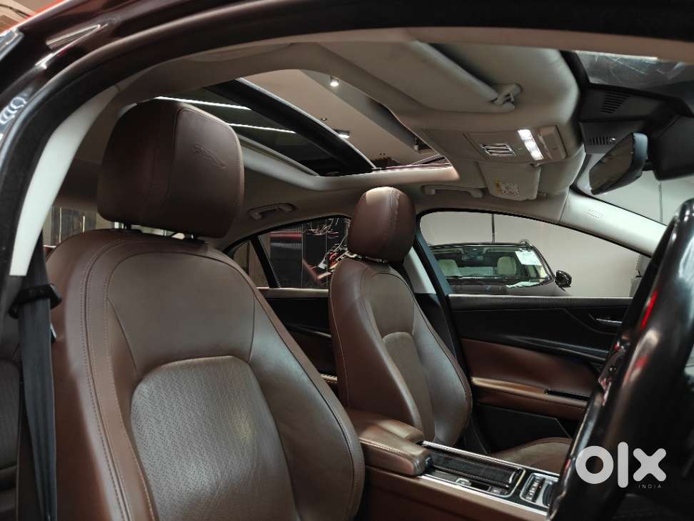 Jaguar Xe Portfolio, 2019, Petrol