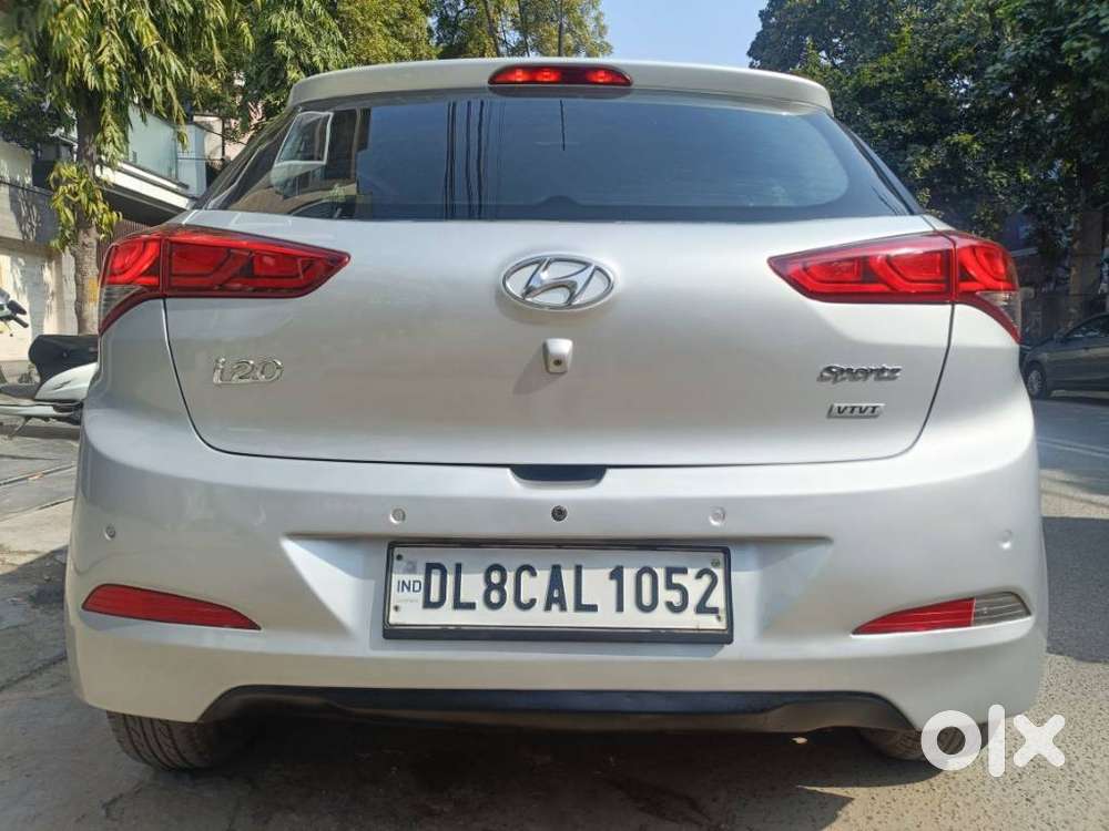 Hyundai I20 Sportz 1.2 Ivt Dual Tone, 2015, Cng & Hybrids