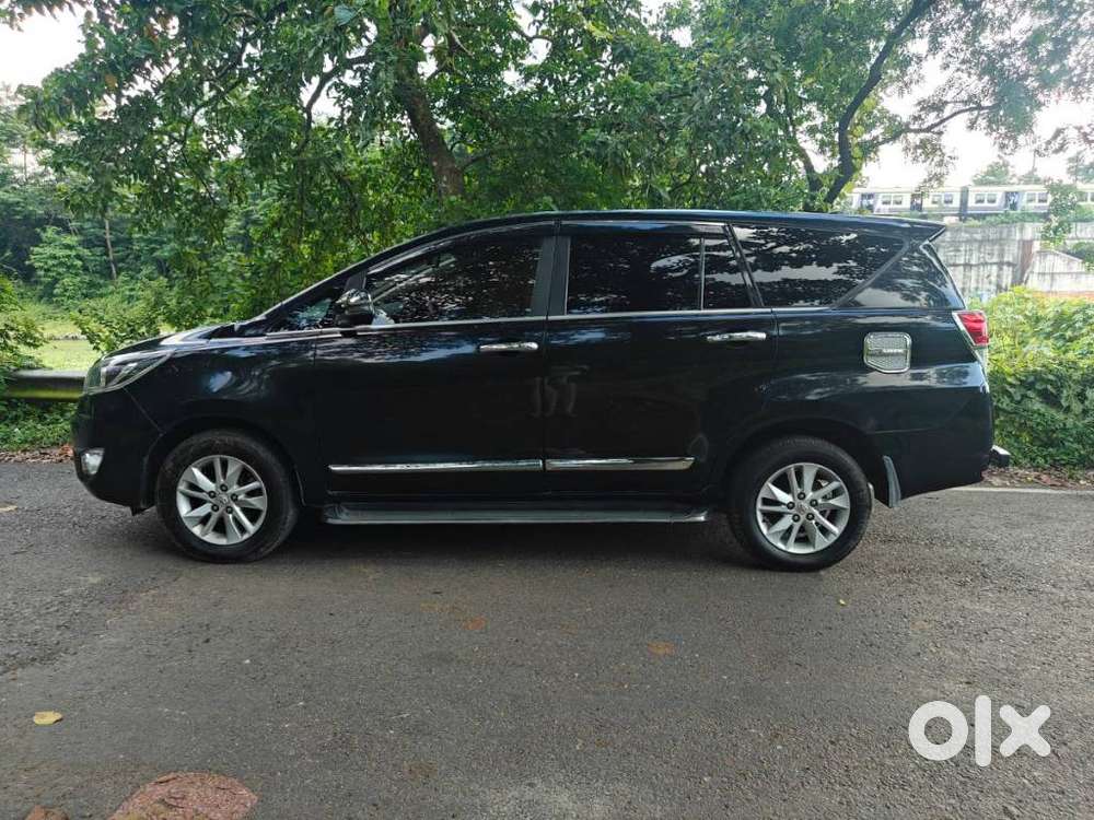 Toyota Innova Crysta [2020-ongoing] 2.4 Gx At 8 Str, 2024