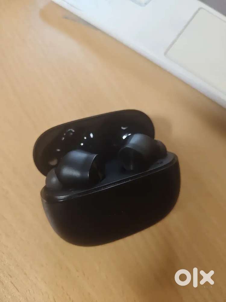 Real me T200 earbuds - New