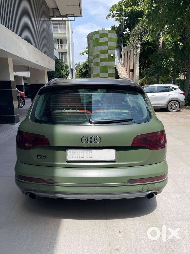 Premium Luxury Suv Available In A Stunning Forest Green Colour.