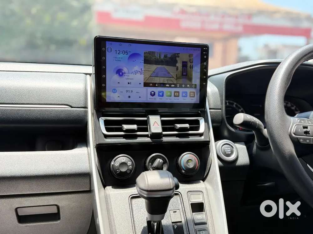 Toyota Innova Hycross 2.0 Petrol 2024