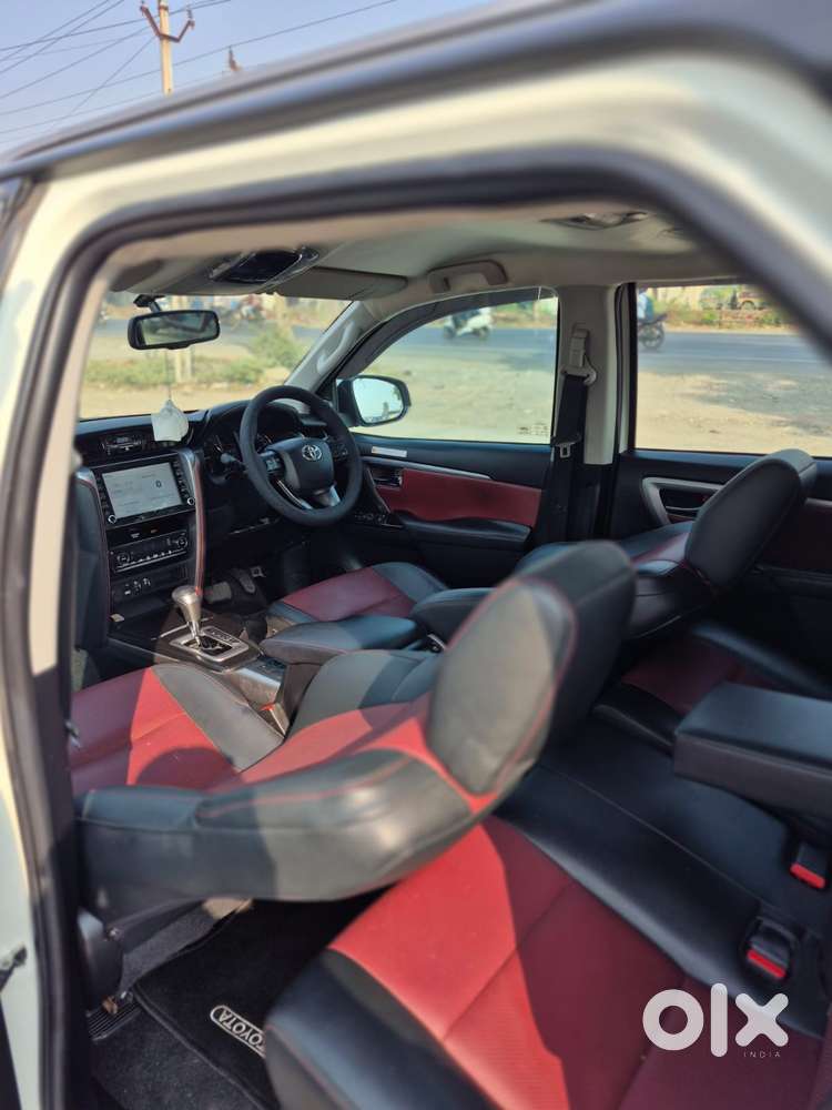 Toyota Fortuner Legender