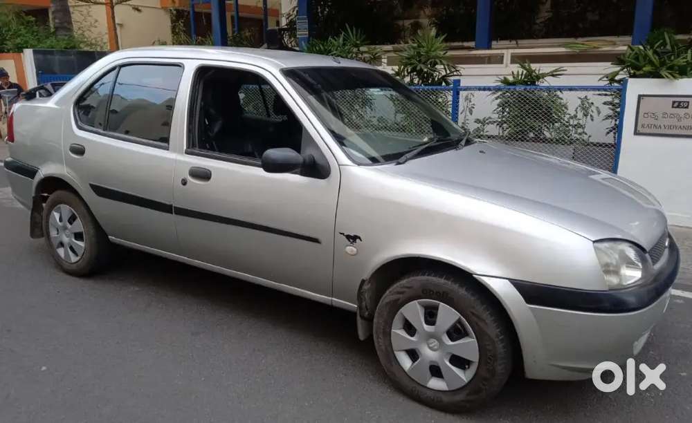Ford Ikon 2005