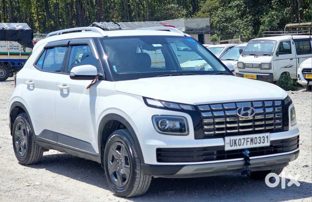 Hyundai Venue Sx Mt, 2023, Petrol