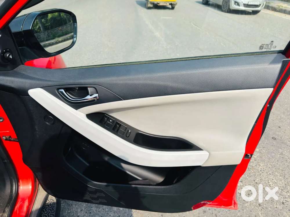 Tata Nexon, 2023, Petrol