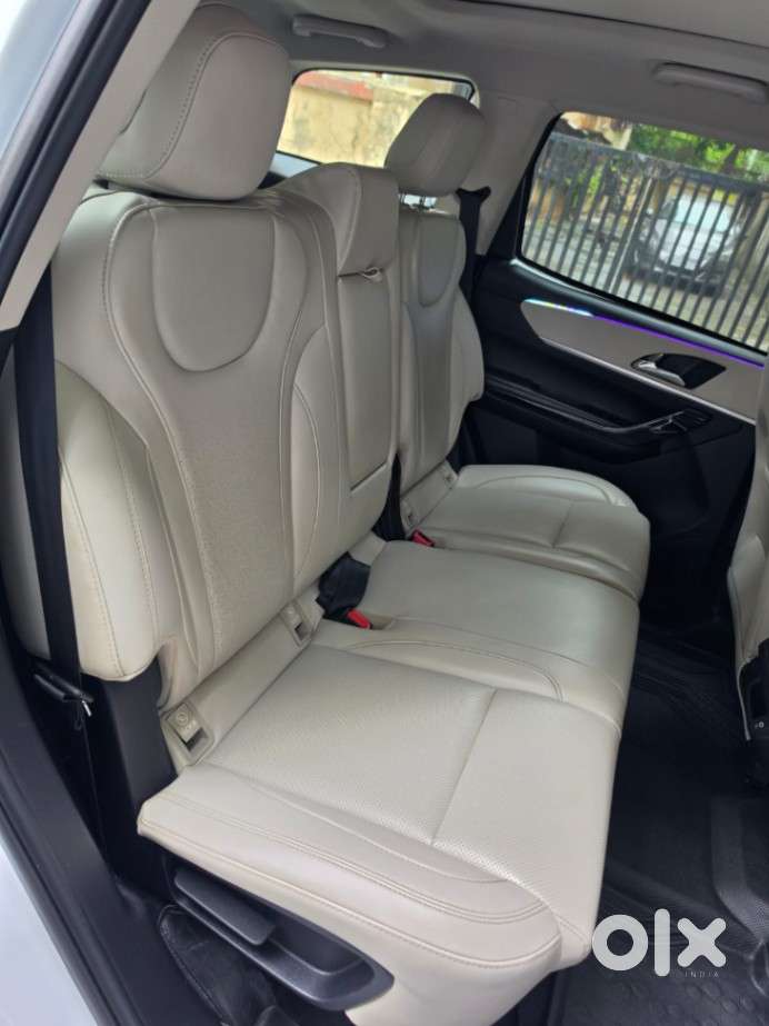 Mahindra Xuv700 2.2 Ax 7 Diesel Mt Str, 2025, Diesel