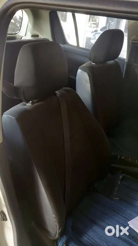 Maruti Suzuki Swift Lxi 2011