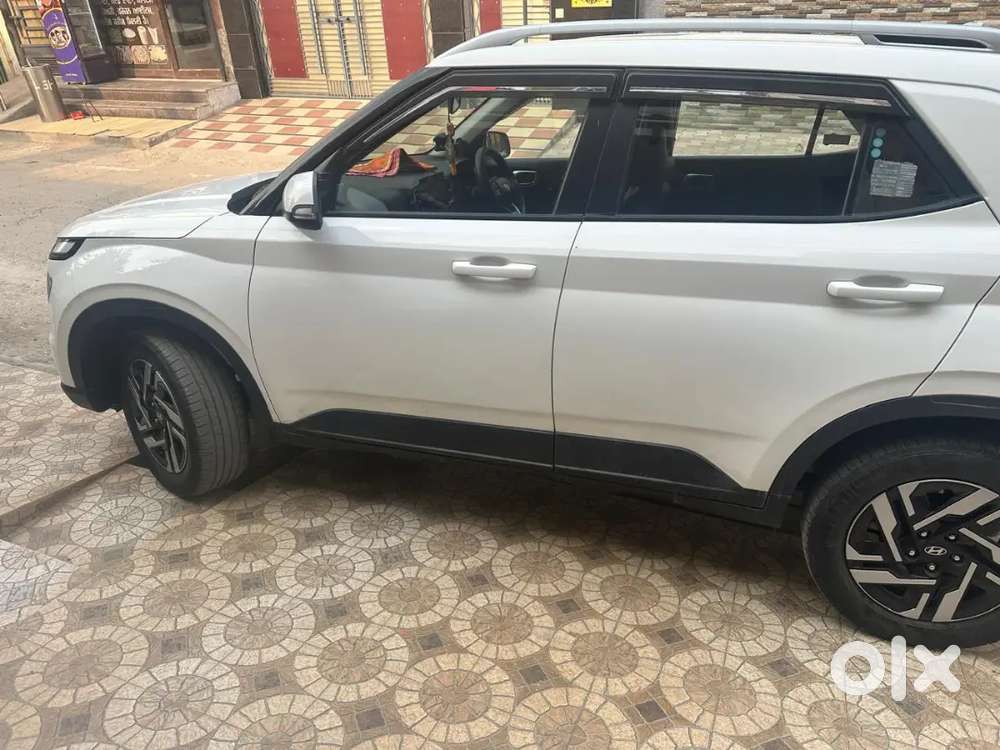 Hyundai Venue 2023 Diesel Well Maintained