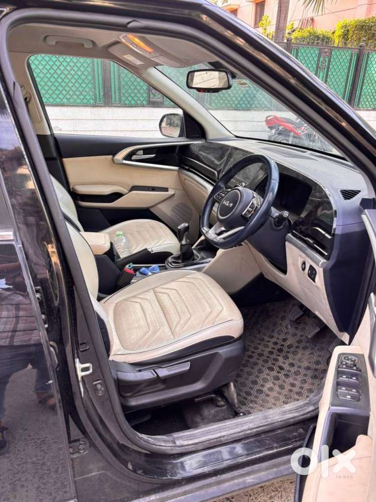 Kia Carens 1.4 Luxury 7 Str, 2022, Petrol