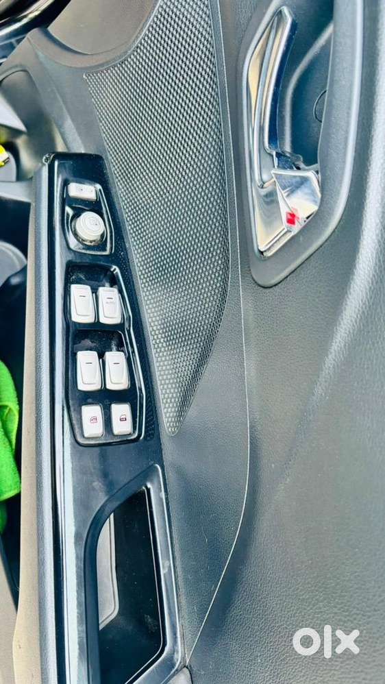 Mahindra Xuv300 Turbosport 2023 Petrol Well Maintained
