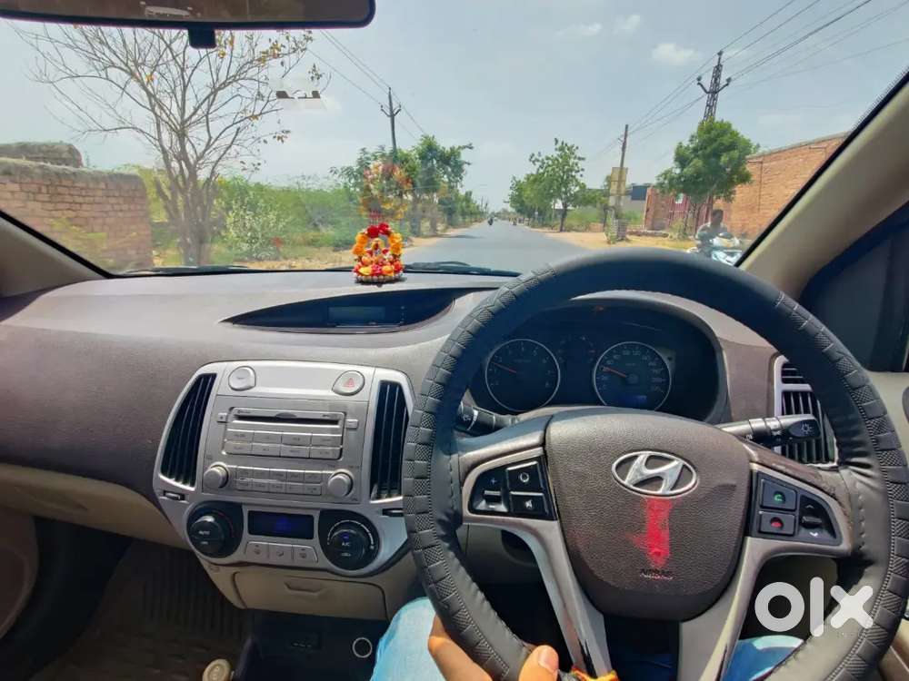 Well Maintained Silver Hyundai I20 Single Hand Uses
