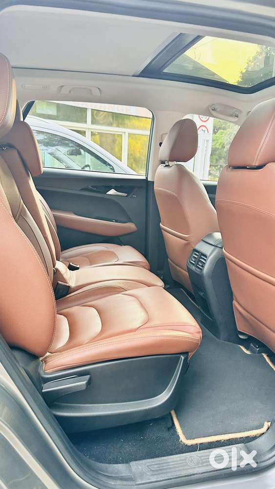 Mg Hector Plus Sharp Pro 1.5 Turbo Petrol  Cvt 7 Str Dual Tone, 2020..