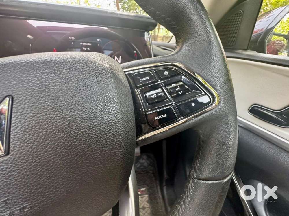 Mahindra Xuv700 Ax7 Dsl 2025 Model  Diesel  Manual