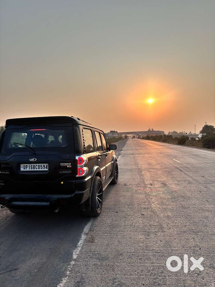Mahindra Scorpio S10
