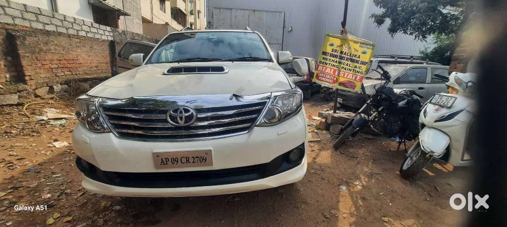 Toyota Fortuner 4x4 Manual Limited Edition, 2013, Diesel