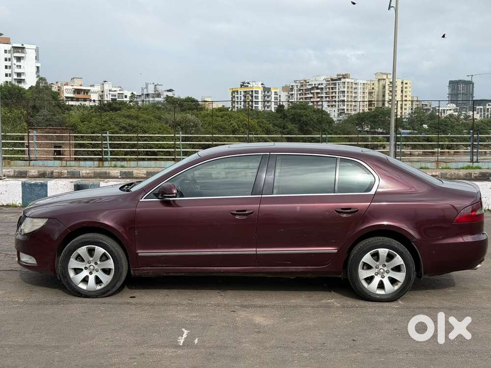 Skoda Superb { }2.0 Elegance Tdi At, 2013