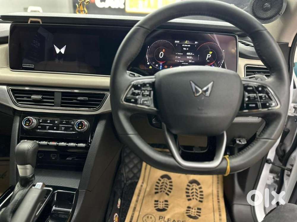 Mahindra Xuv700 2024 Diesel Well Maintained