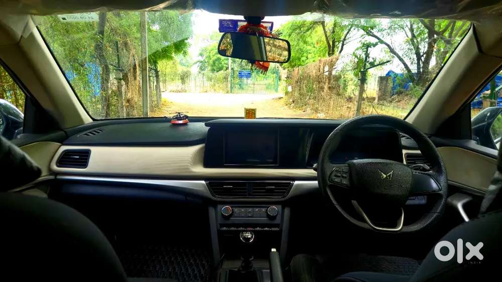 Showroom Condition Mahindra Xuv 700 Only 21000 Km Driven
