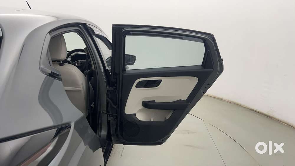 Tata Altroz 1.2 Xt, 2022, Petrol