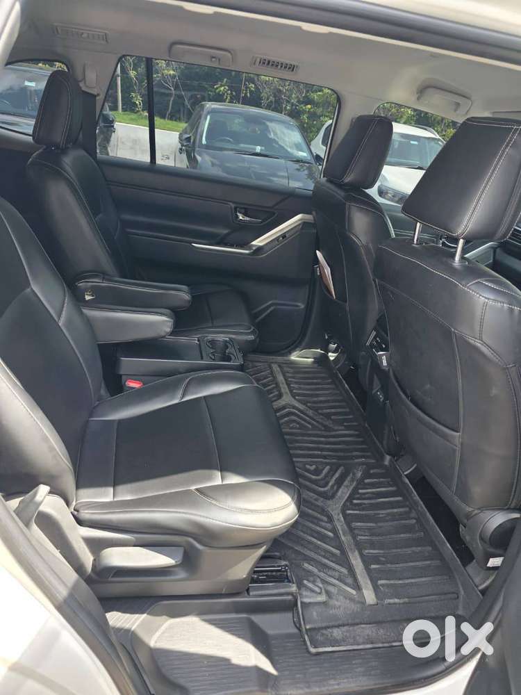 Toyota Innova Hycross 2023 Petrol Well Maintained