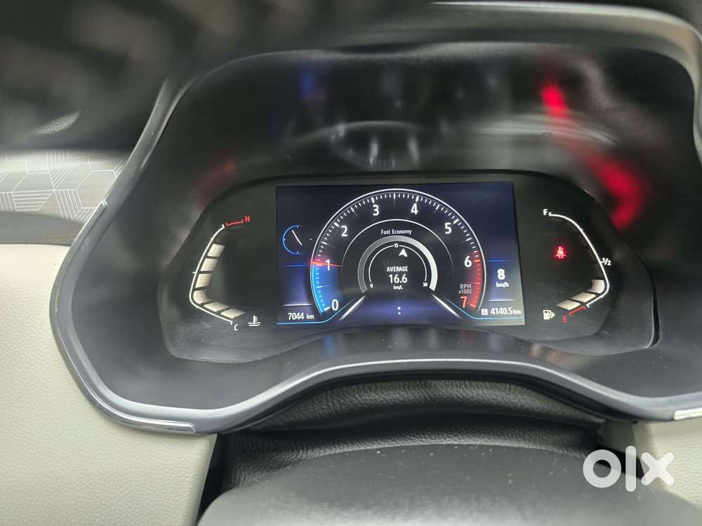 Renault Triber Rxz, 2025, Petrol