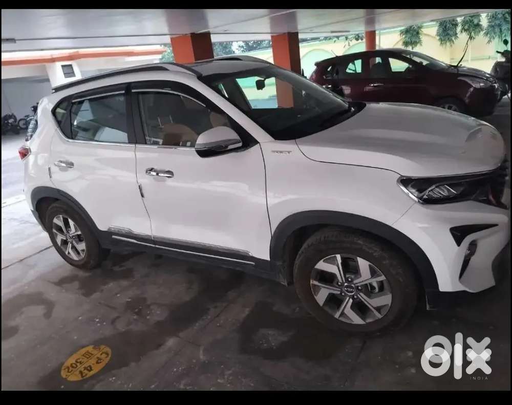 Automatic Kia Sonet Only 14000 Km Driven Brand New Condition.