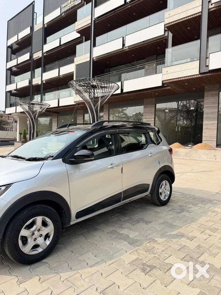 Renault Triber Rxt, 2022, Petrol