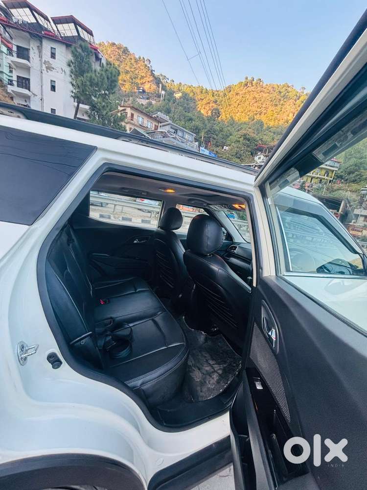 Mahindra Xuv300 W8, 2023, Petrol