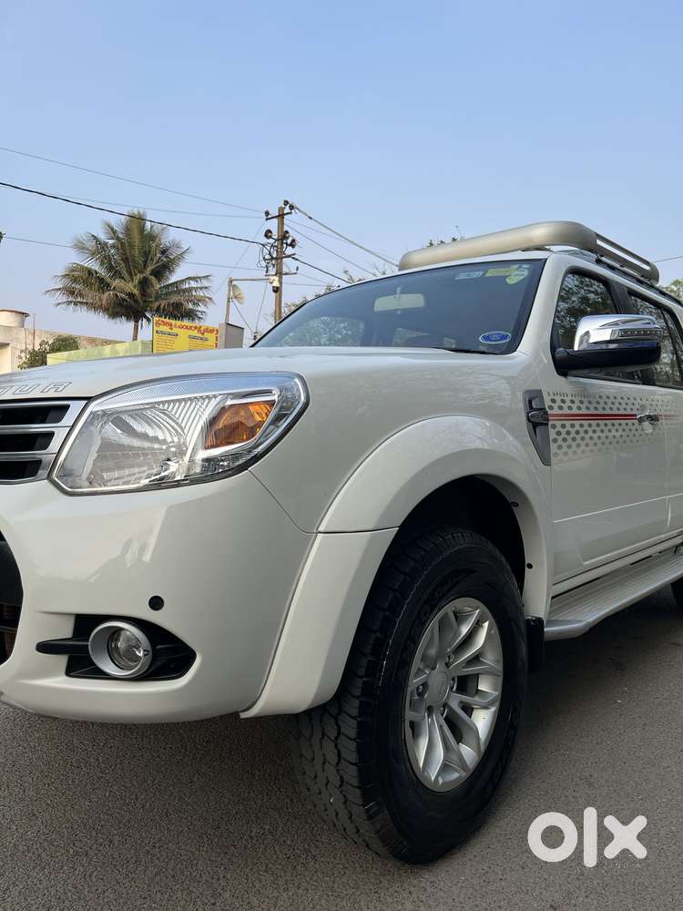 Ford Endeavour 3.2 Titanium At 4x4, 2014, Diesel