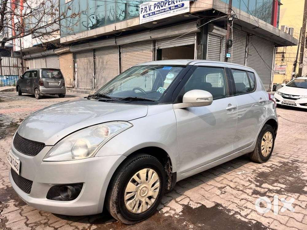 Maruti Suzuki Swift Vxi 1.2 Abs Bs-iv, 2013, Petrol