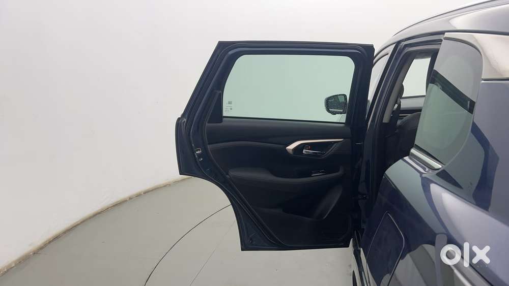 Maruti Suzuki Grand Vitara 1.5 Alpha Plus Intelligent Hybrid Ecvt, 2..