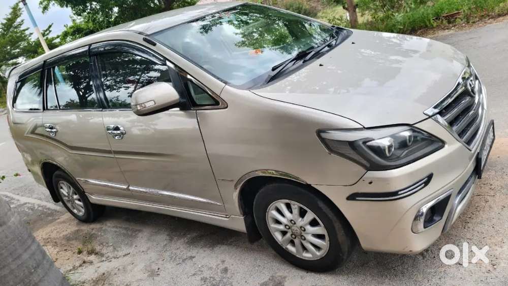 Toyota Innova 2.5 V 2014