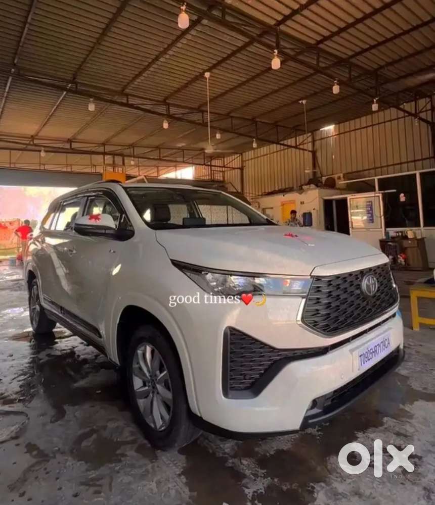 Toyota Innova Hycross 2025 December 9039 Km Driven