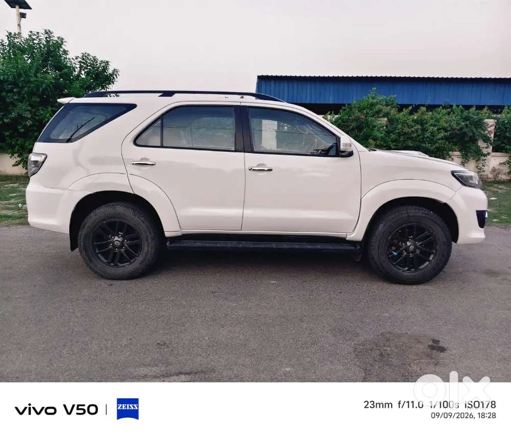 Toyota Fortuner 3.0 Diesel 4x2 Manual 2015 | 1st Owner Showroom Track