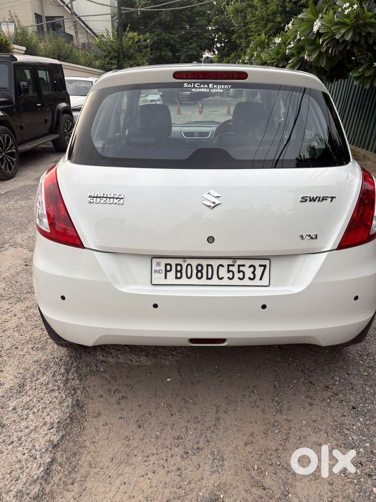 Maruti Suzuki Swift Vxi With Abs, 2015, Petrol