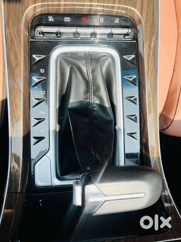 Mg Hector Plus Savvy Pro 1.5 Turbo Petrol Cvt 7 Str Dual Tone, 2023,..