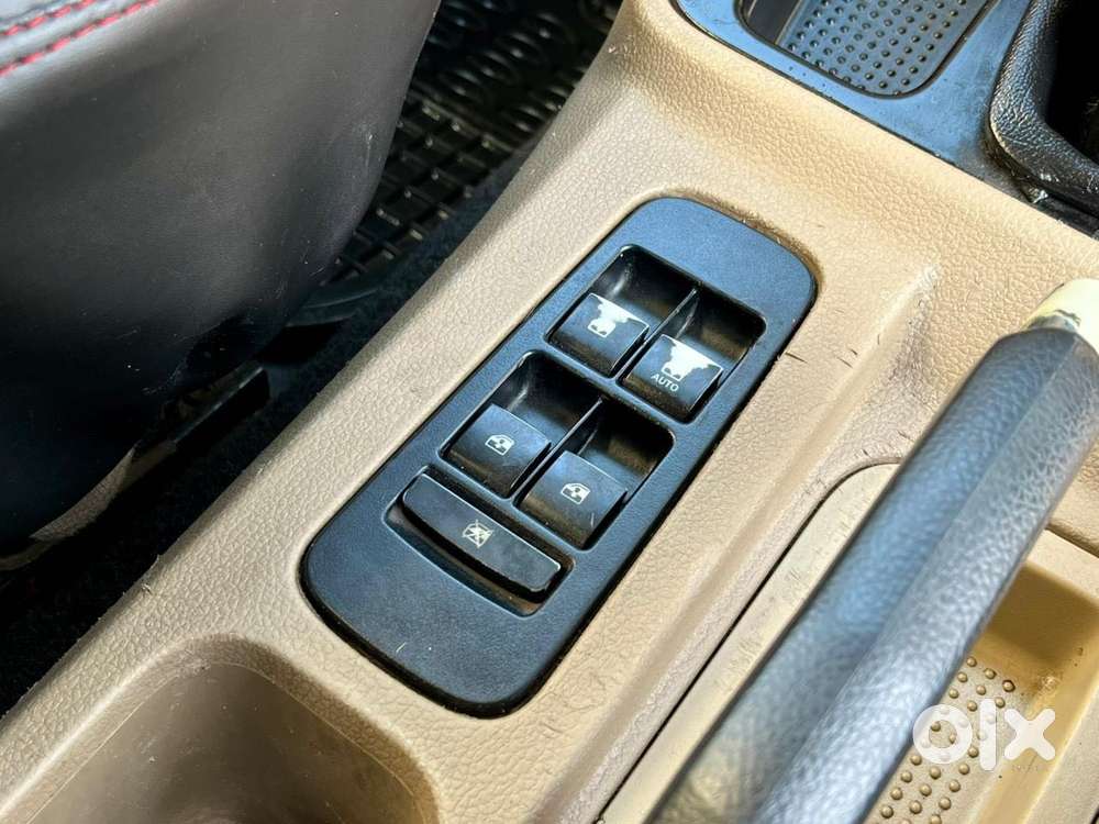 Mahindra Tuv 300 T8, 2016, Diesel