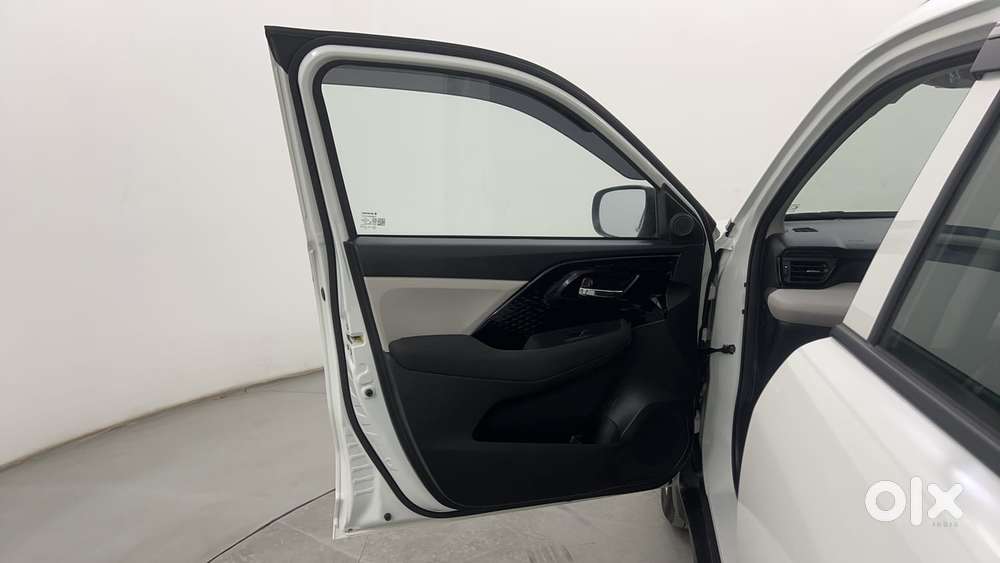 Maruti Suzuki Grand Vitara 1.5 Delta Smart Hybrid At, 2025, Petrol