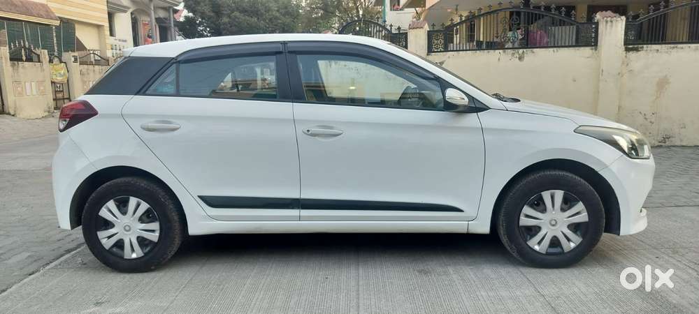 Hyundai Elite I20 Sportz (o) 1.4, 2015, Petrol