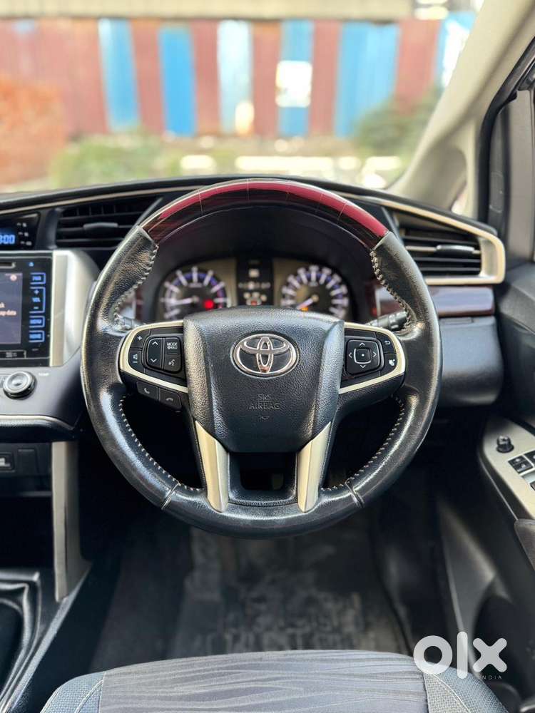Toyota Innova Crysta 2.7 V, 2017, Petrol
