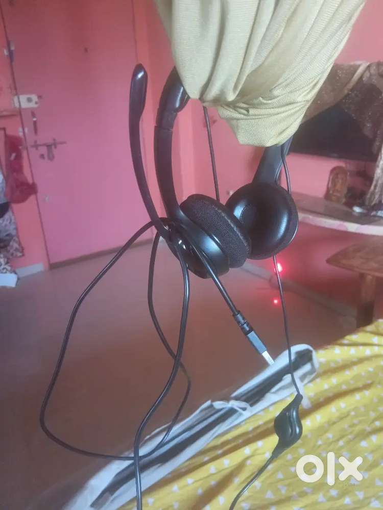 New H390 Logitech headphones unused - No Box available