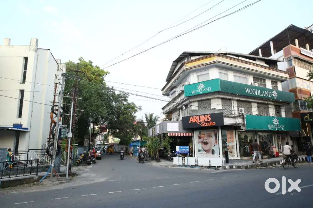Shop in M G Road Kochi Prime Location with good rental For