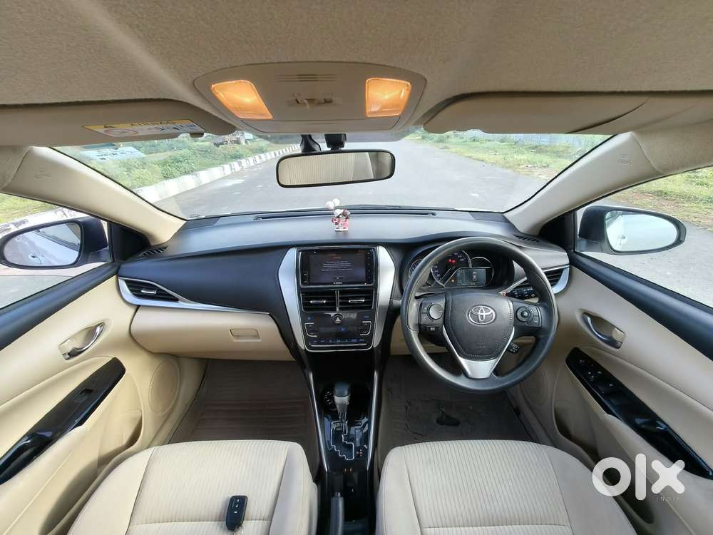 Toyota Yaris V Cvt, 2019, Petrol