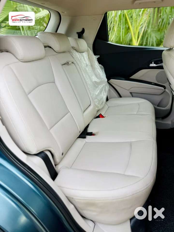 Mahindra Xuv300 W8 (o) 1.5 Diesel Amt, 2022, Diesel
